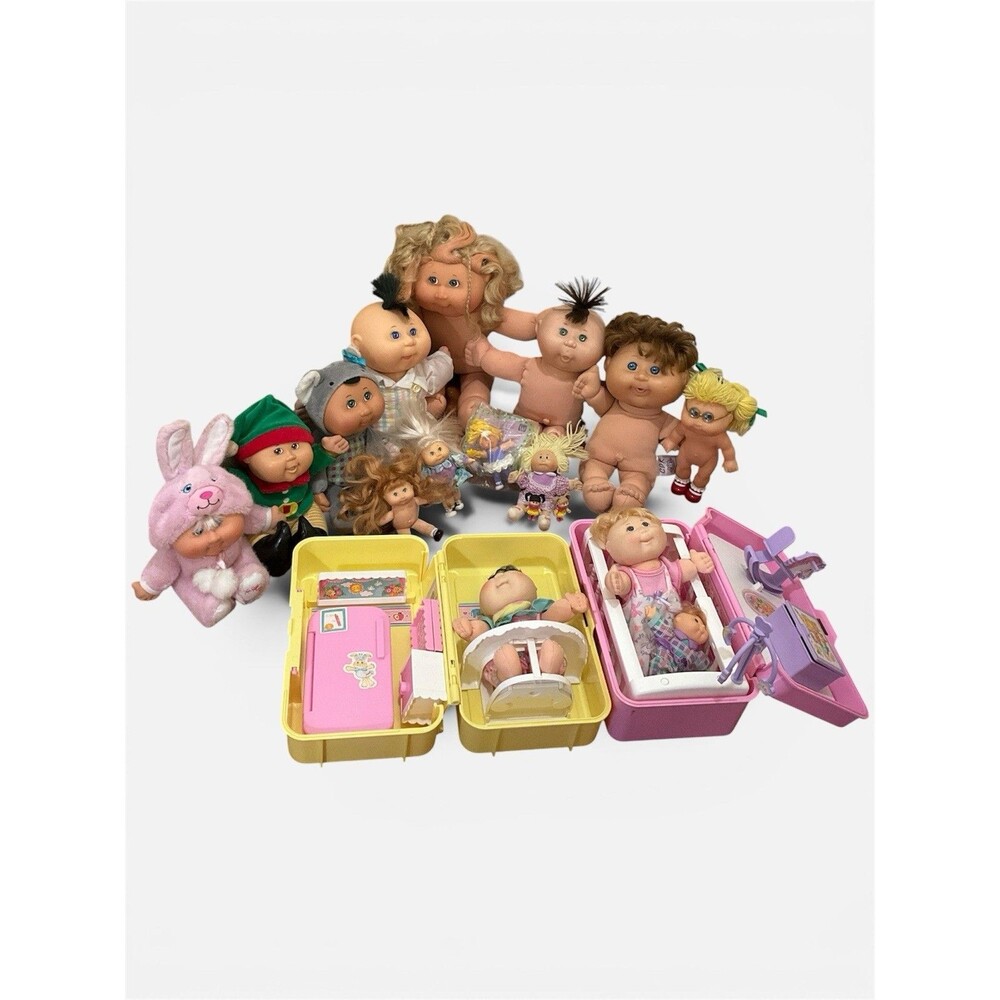 Lot Of 16 Xavier Roberts Cabbage Patch Kids Dolls, Figures, Love n Go Playset